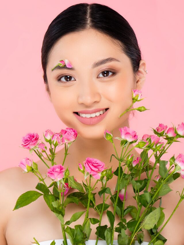 à¤•à¥‡-à¤¬à¥à¤¯à¥‚à¤Ÿà¥€ (K-Beauty) à¤µà¤¿à¤¶à¥‡à¤·à¤œà¥à¤žà¥‹à¤‚ à¤•à¥‡ à¤…à¤¨à¥à¤¸à¤¾à¤°, à¤•à¤¾à¤‚à¤š à¤œà¥ˆà¤¸à¥€ à¤¤à¥à¤µà¤šà¤¾ à¤¯à¤¾à¤¨à¥€ à¤—à¥à¤²à¤¾à¤¸ à¤¸à¥à¤•à¤¿à¤¨ à¤ªà¤¾à¤¨à¥‡ à¤•à¥‡ à¤²à¤¿à¤ à¤–à¤¾à¤¸ à¤¸à¥à¤•à¤¿à¤¨à¤•à¥‡à¤¯à¤° à¤°à¥‚à¤Ÿà¥€à¤¨ à¤•à¥ˆà¤¸à¥‡ à¤ªà¤¾à¤à¤‚?