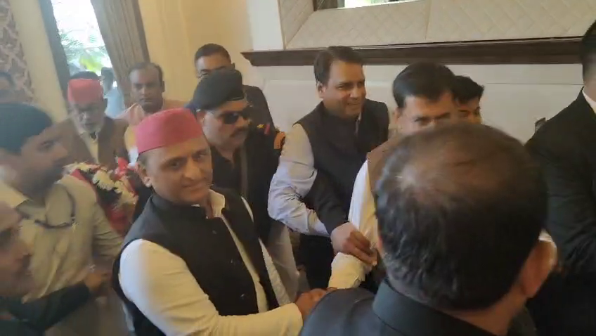 अखिलेश यादव का बड़ा हमला: चुनाव आयोग पर पक्षपात का आरोप, बोले – जनता को उलझाने का काम कर रही सरकार #AkhileshYadav #SamajwadiParty #ElectionCommission #BJP #PoliticalNews #BreakingNews #SPNews #BJPvsSP #PoliticalUpdate #Election2025