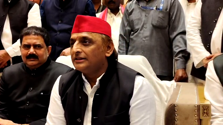 अखिलेश यादव का बड़ा हमला: चुनाव आयोग पर पक्षपात का आरोप, बोले – जनता को उलझाने का काम कर रही सरकार #AkhileshYadav #SamajwadiParty #ElectionCommission #BJP #PoliticalNews #BreakingNews #SPNews #BJPvsSP #PoliticalUpdate #Election2025