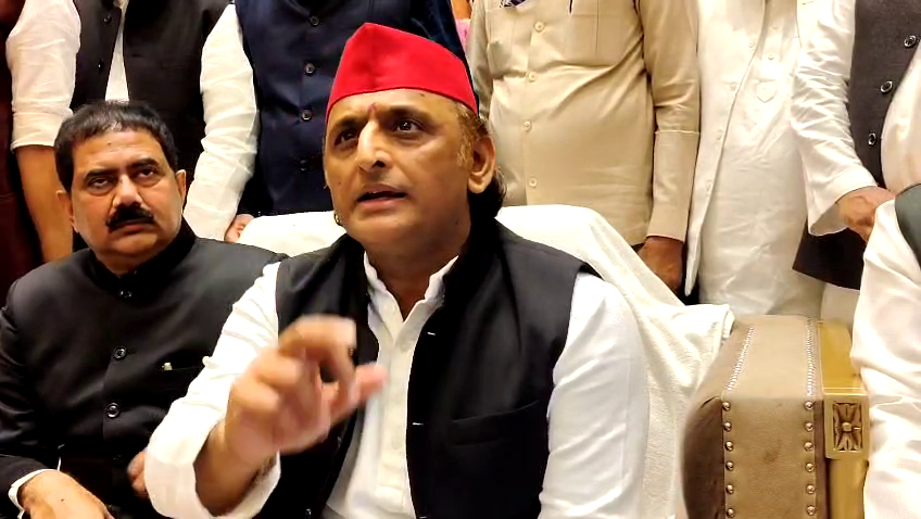 अखिलेश यादव का बड़ा हमला: चुनाव आयोग पर पक्षपात का आरोप, बोले – जनता को उलझाने का काम कर रही सरकार #AkhileshYadav #SamajwadiParty #ElectionCommission #BJP #PoliticalNews #BreakingNews #SPNews #BJPvsSP #PoliticalUpdate #Election2025