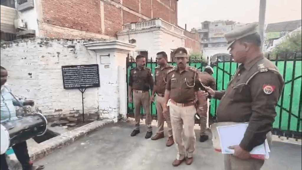 सपा नेता गुलशन यादव की 4.10 करोड़ की संपत्ति कुर्क, पुलिस ने बजाई डुगडुगी – गैंगस्टर एक्ट में बड़ी कार्रवाई #GulshanYadav #PratapgarhPolice #GangsterAct #SPLeader #UPPolice #CrimeNews #AgraUpdate #SPLeader #BreakingNews
