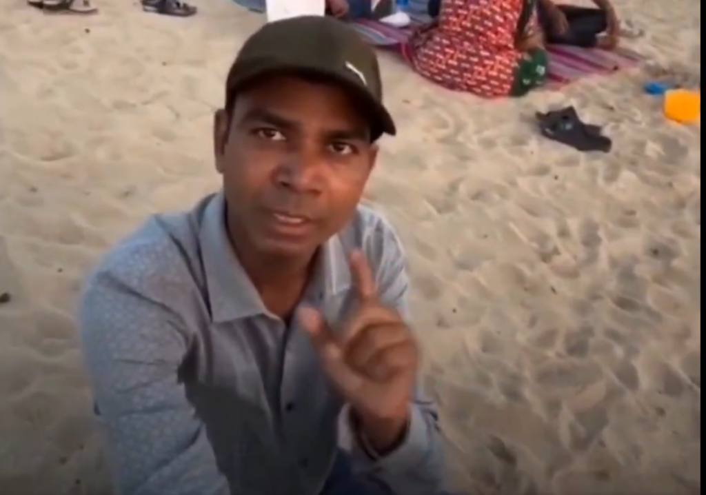 Mumbai Beach Viral News, Man Charges to Listen Problems, Viral Story India, Mental Health Awareness India, Unique Business Idea Mumbai, Emotional Support Service, Mumbai Viral Man, People Pay to Talk, Beach Therapy India, Viral Human Story, Mental Health India, Listening Service Mumbai,