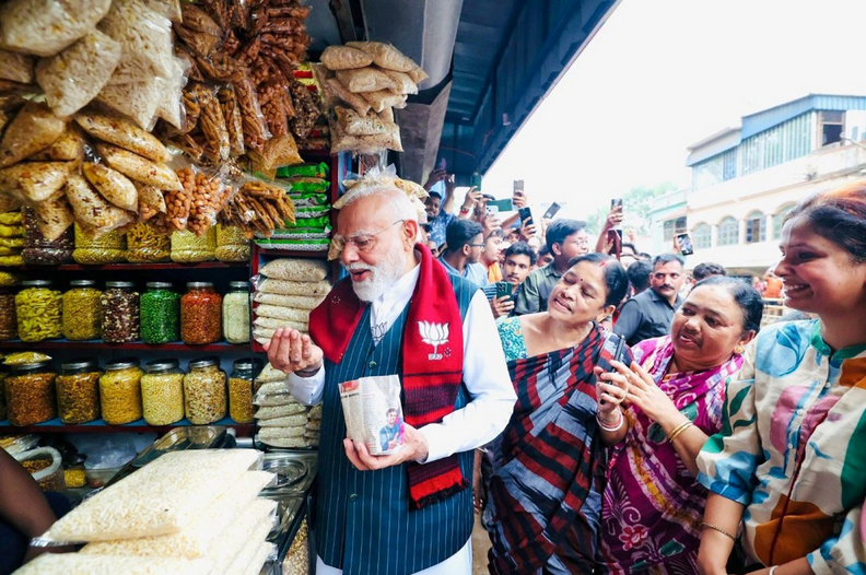 PM Modi with Common Man 