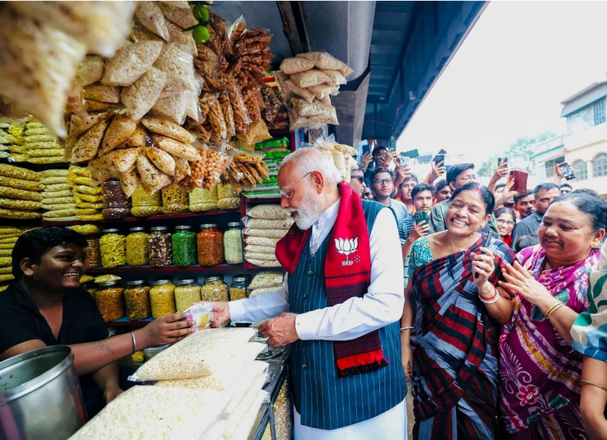 PM Modi with Common Man 