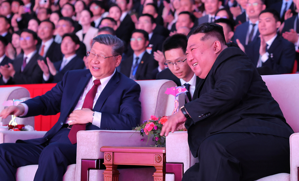 Xi Jinping Kim Jong Un laugh